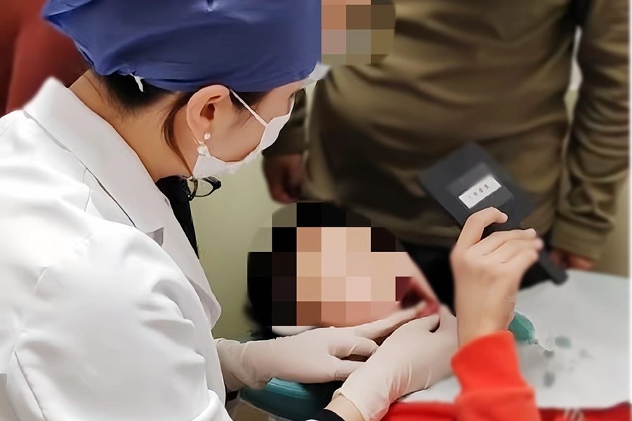 惊心动魄!外伤致一牙脱落一牙 “腰折”,医生妙手修复助其“满血复活”