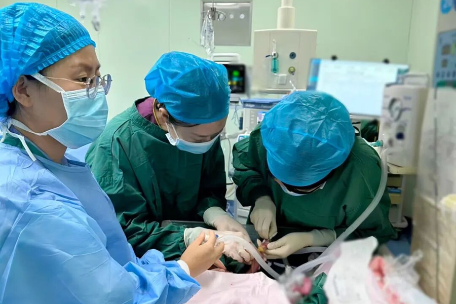 打破常规!胶州孕27周产妇突发胎盘早剥来不及转运,NICU转运团队直奔当地医院产房抢救新生儿