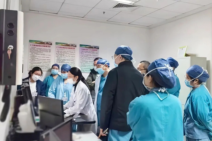 当临产遇上蛛网膜下腔出血，生也危险不生也危险……医护人员勇担当，浴“血”奋战闯难关